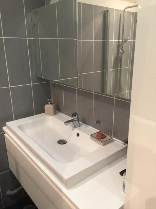 פריז Private Bedroom 2 Near Eiffel Tower, Saint Germain מראה חיצוני תמונה